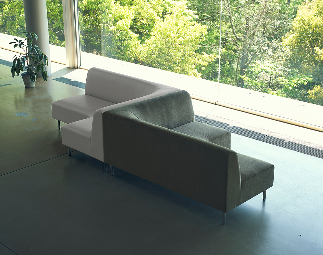 “S/C/C” = SIEVE contract collection<br />
<br />
SIEVE groupのコントラクトアイテムを取り揃えており、生地や脚の種類が選べるソファなど自由度の高い商品もラインナップ。